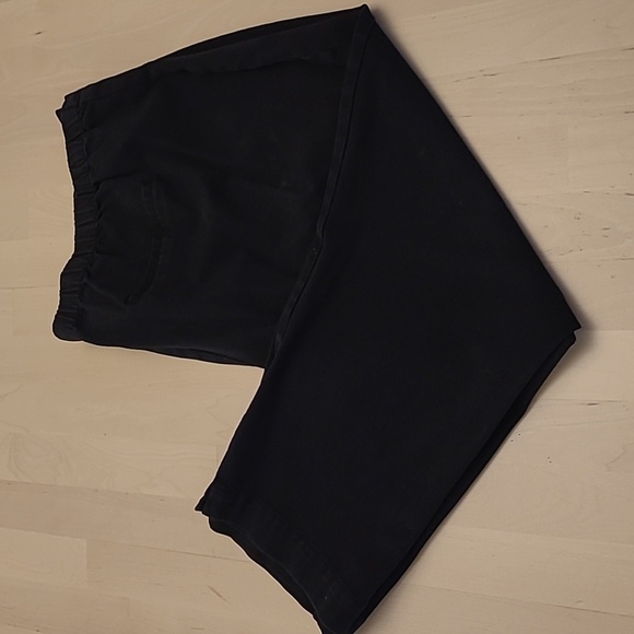 IsaacMizrahiLIVE Black Cropped Petite Pants with Pull-on Elastic Waist - Picture 11 of 11